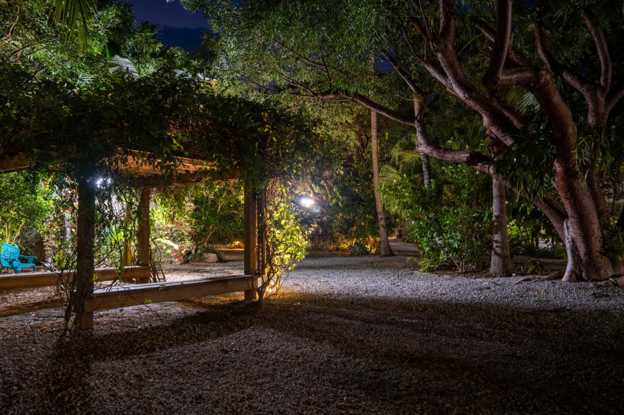 | Bay Harbor Lodge