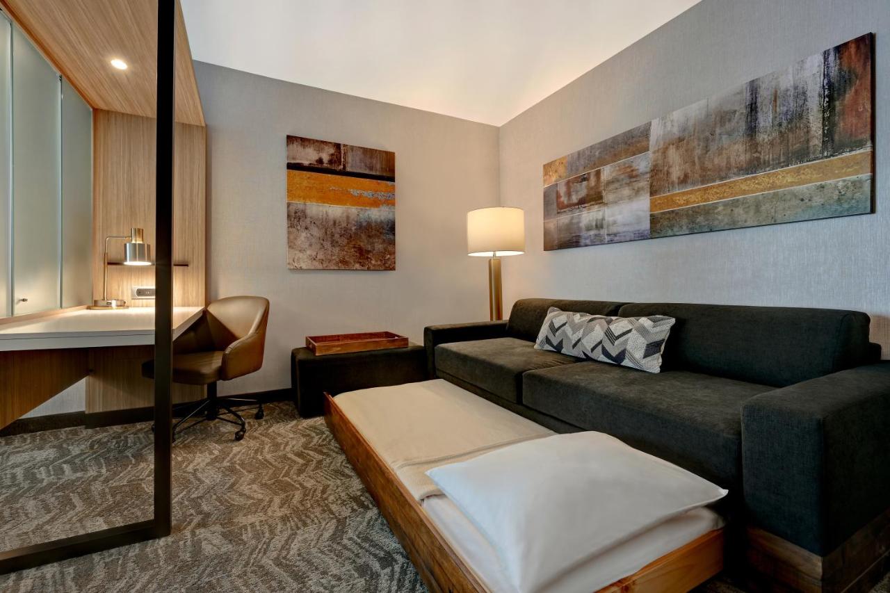 Queen Suite with Trundle Bed and Adapted Tub - Mobility Accessible at SpringHill Suites by Marriott Albuquerque University Area