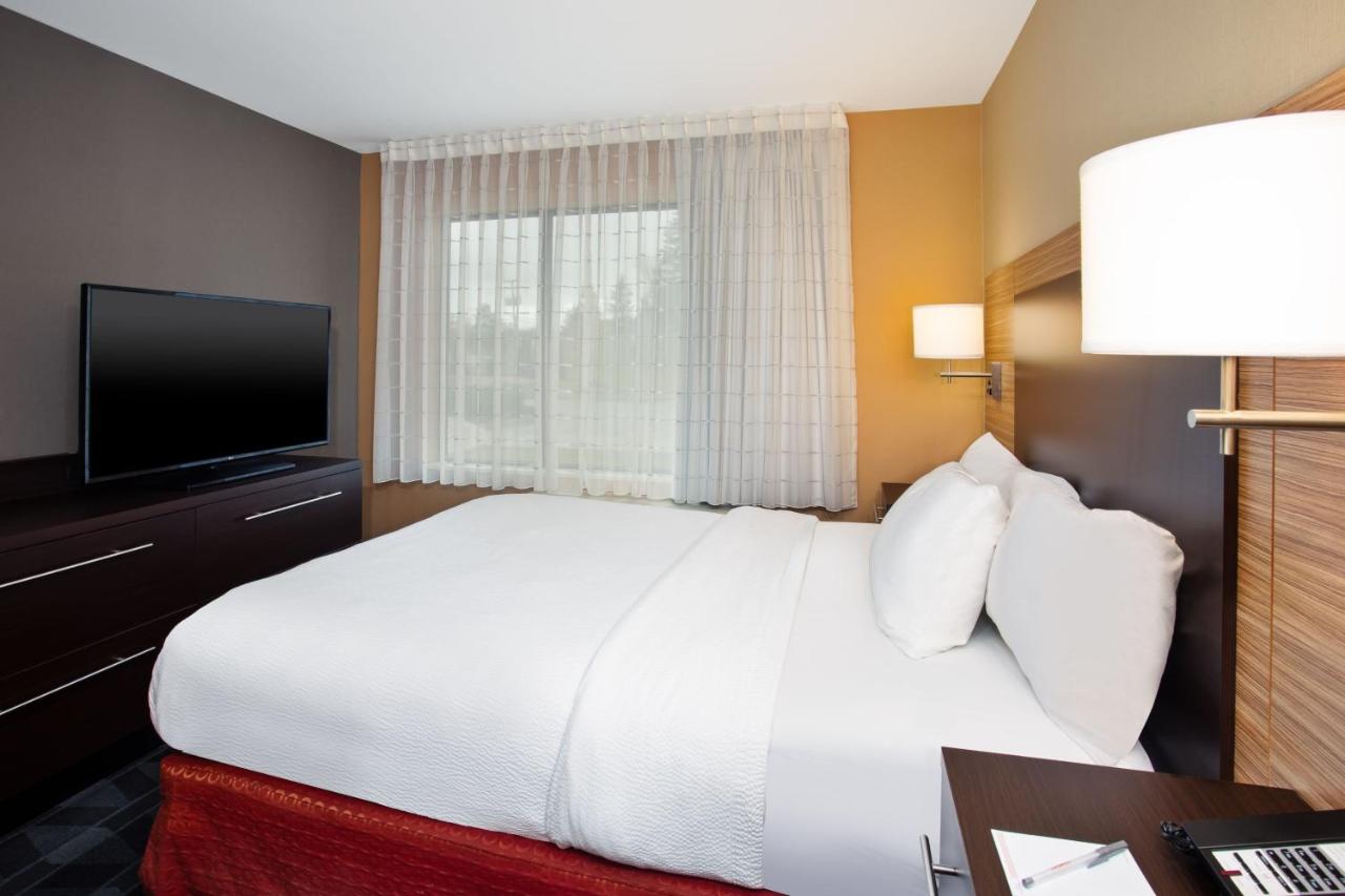 1 Bedroom Suite, 1 Queen, Sofa bed at TownePlace Suites by Marriott Detroit Belleville