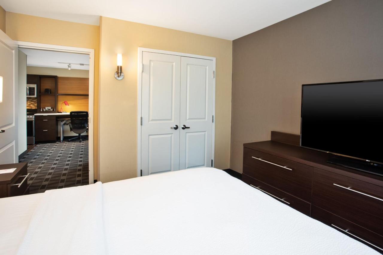 1 Bedroom Suite, 1 Queen, Sofa bed at TownePlace Suites by Marriott Detroit Belleville