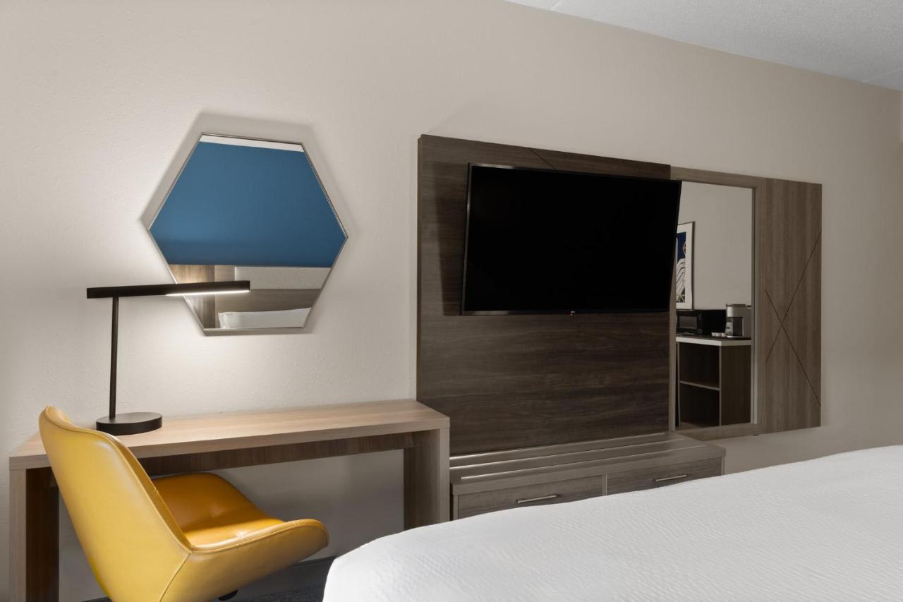 King Room with Bath Tub - Disability Access/Non-Smoking at Holiday Inn Express Hotel & Suites Danbury - I-84 by IHG