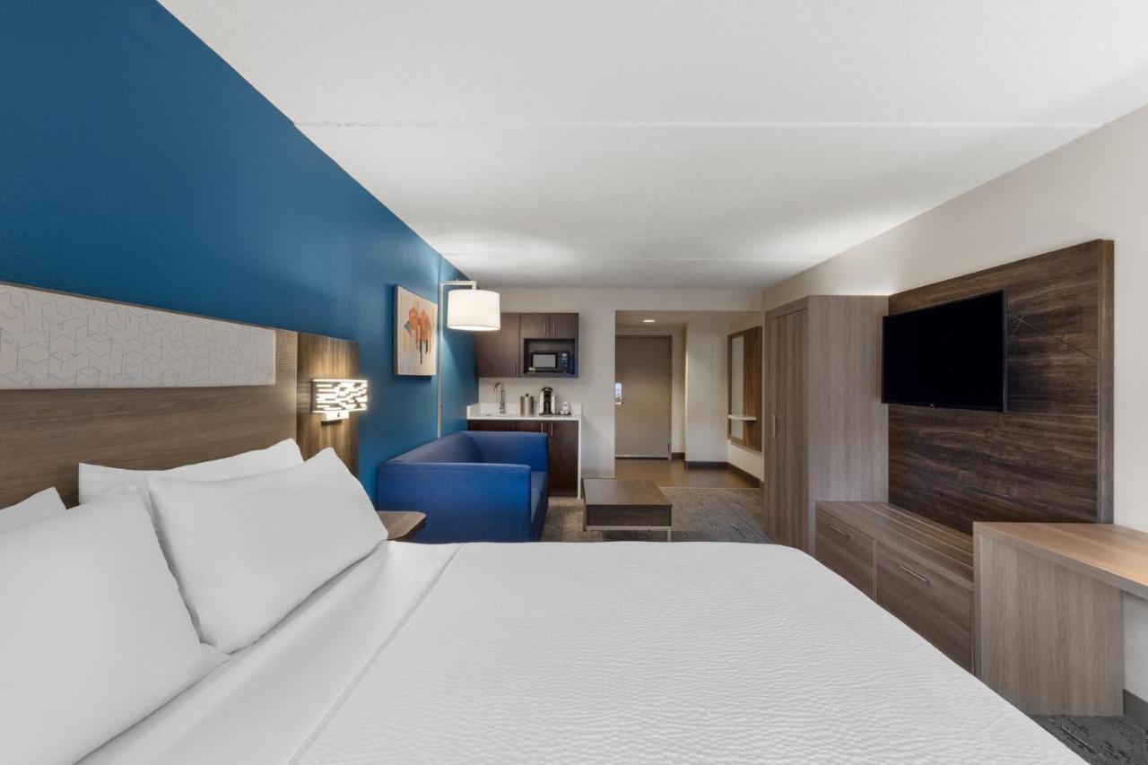 King Suite - Non-Smoking at Holiday Inn Express Hotel & Suites Danbury - I-84 by IHG