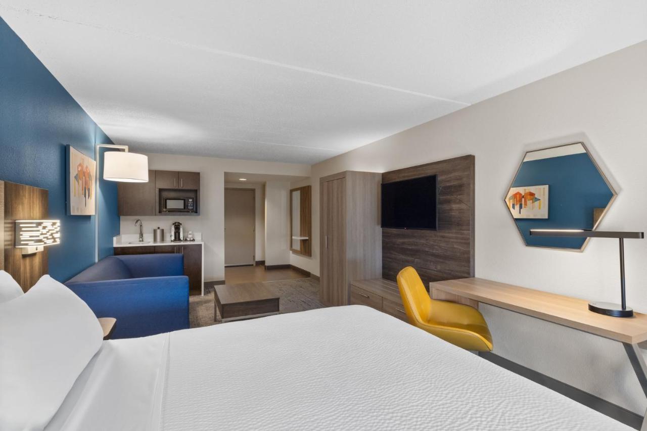 King Suite - Non-Smoking at Holiday Inn Express Hotel & Suites Danbury - I-84 by IHG