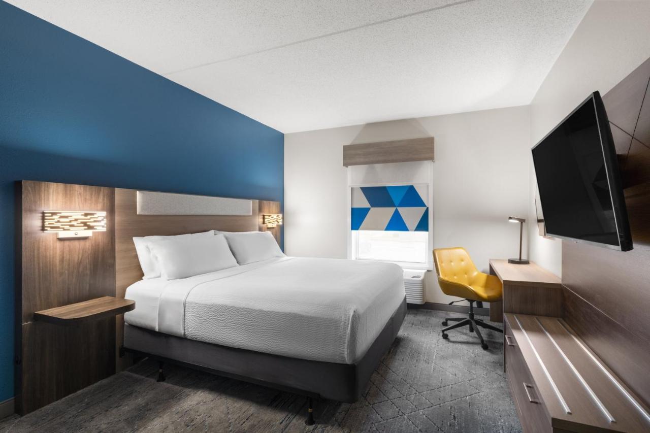 King Room with Bath Tub - Disability Access/Non-Smoking at Holiday Inn Express Hotel & Suites Danbury - I-84 by IHG