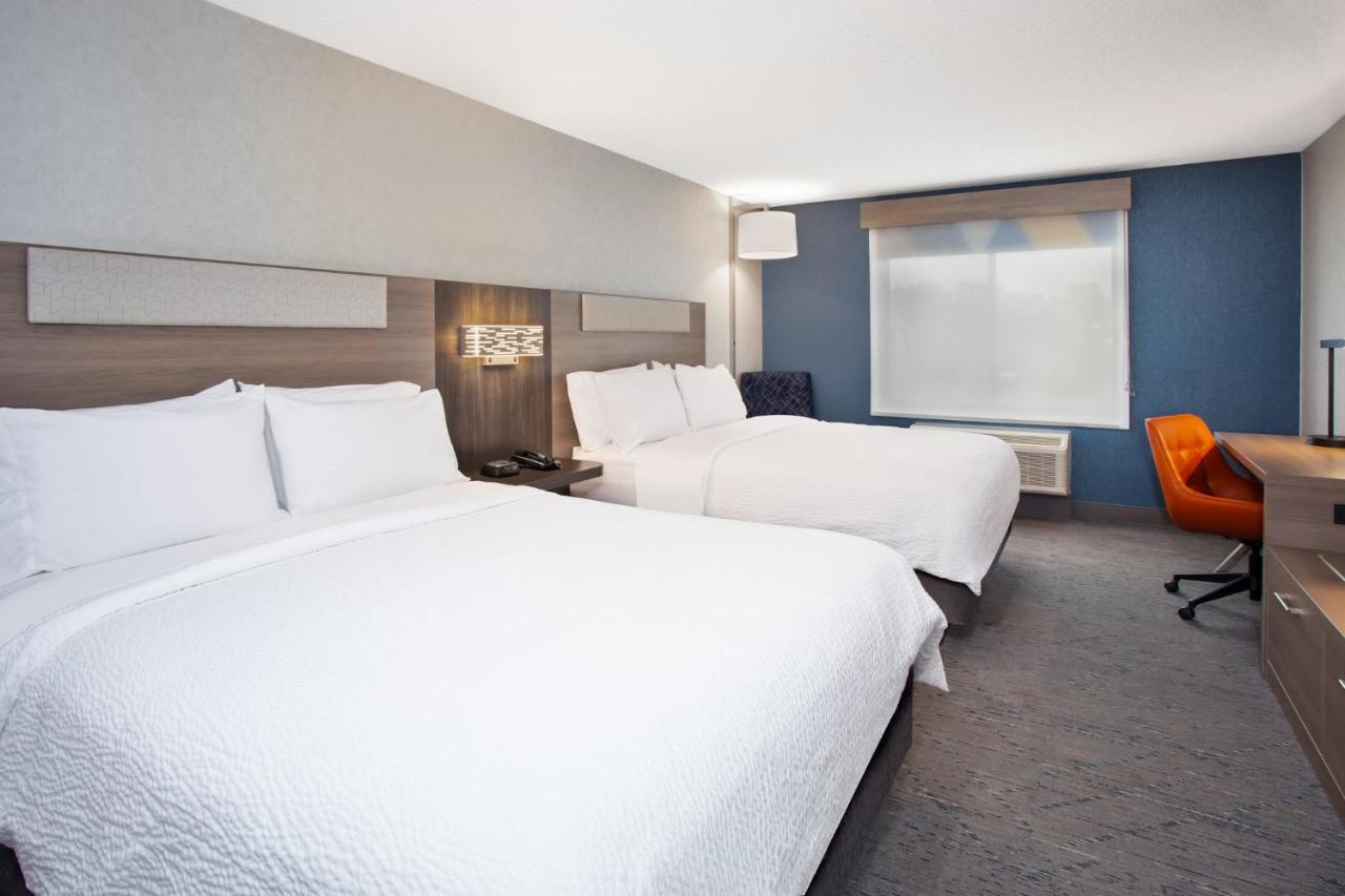 Queen Room with Two Queen Beds at Holiday Inn Express Hotel & Suites Belleville by IHG