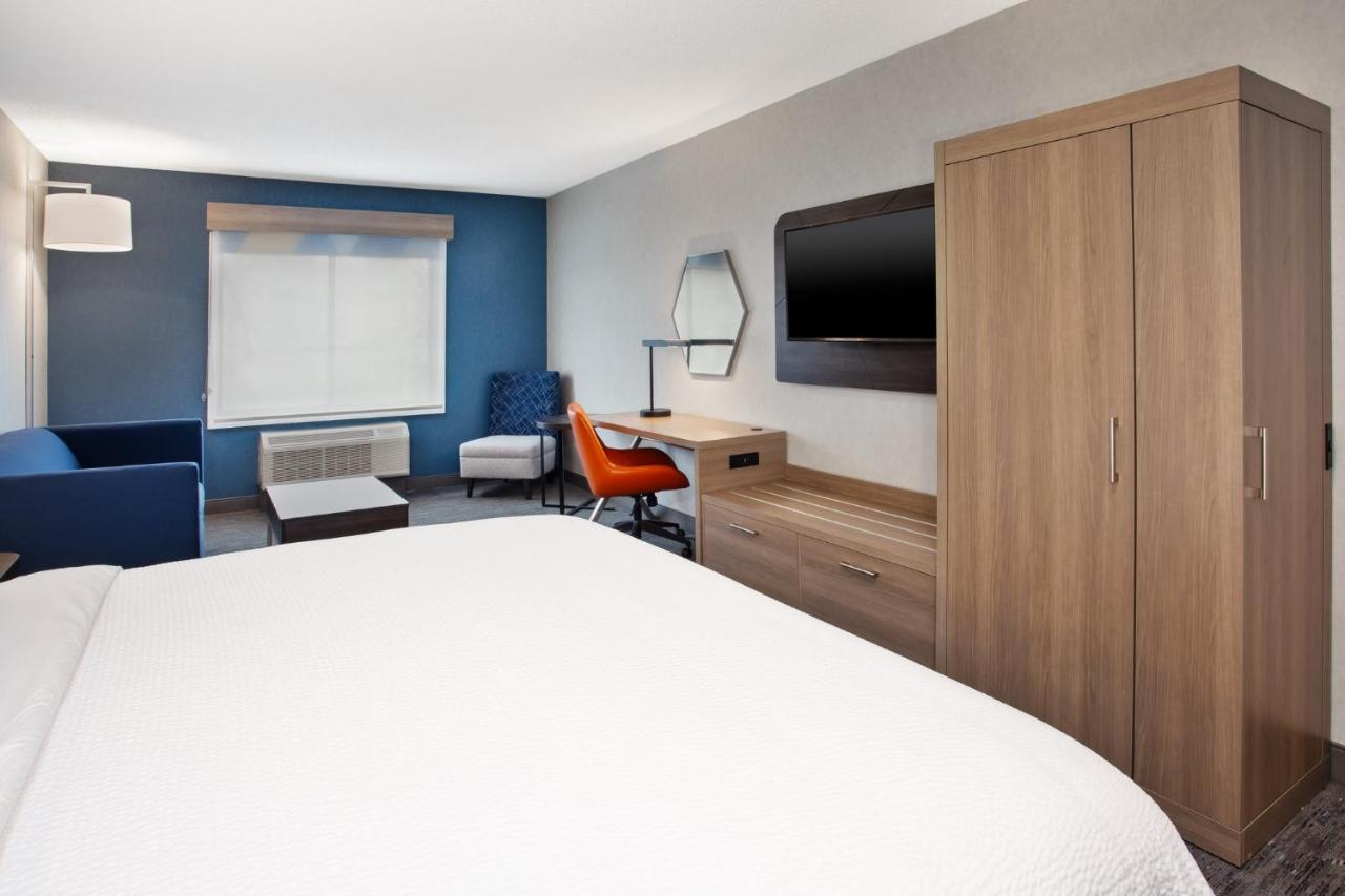Mini King Suite - Non-Smoking at Holiday Inn Express Hotel & Suites Belleville by IHG