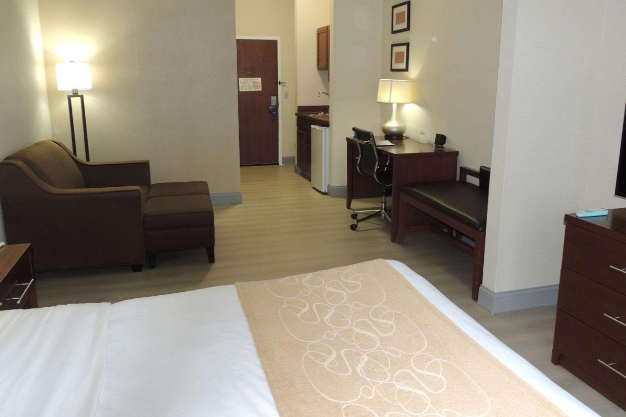 King Suite - Non-Smoking at Comfort Suites Twinsburg