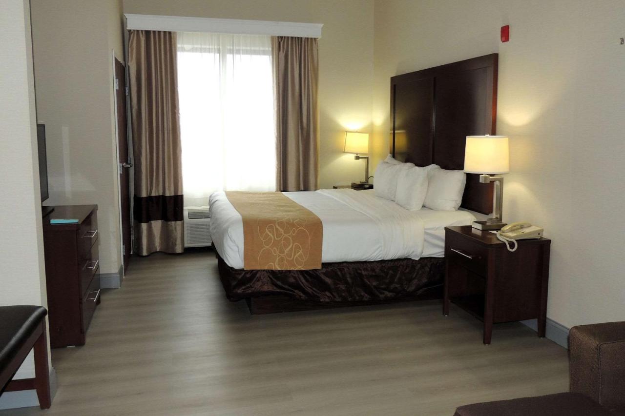 King Suite - Non-Smoking at Comfort Suites Twinsburg