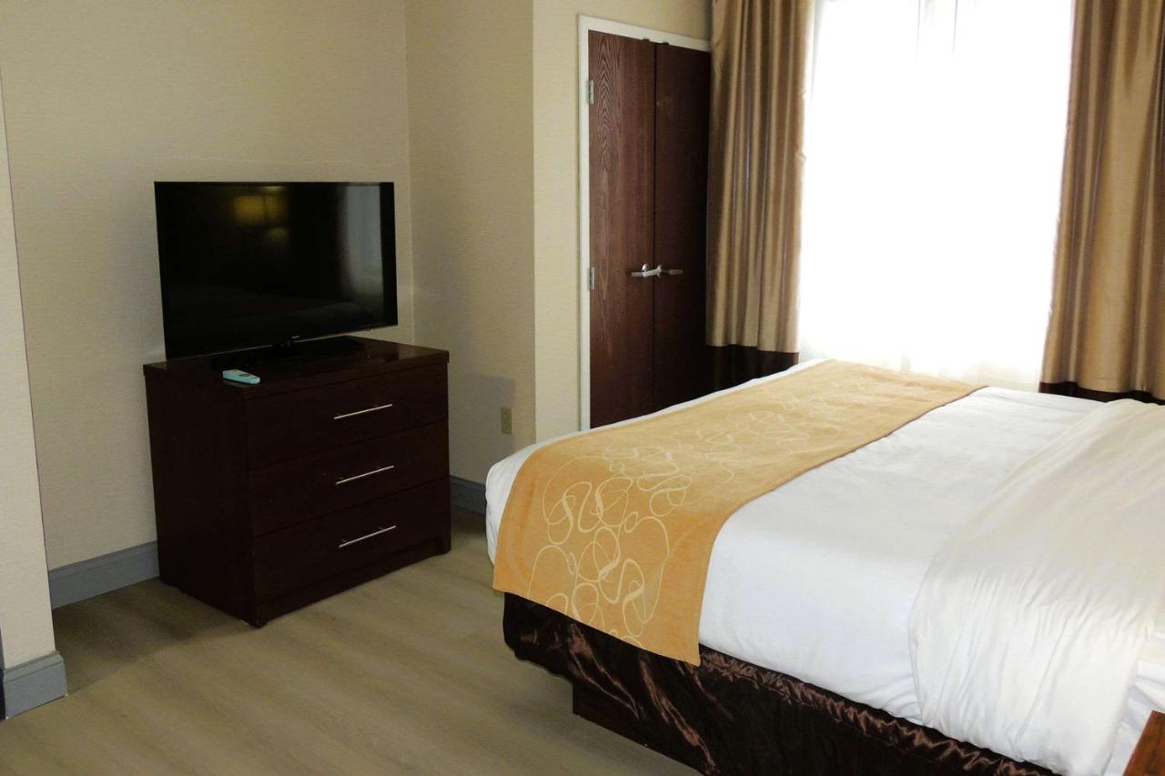 King Suite - Non-Smoking at Comfort Suites Twinsburg
