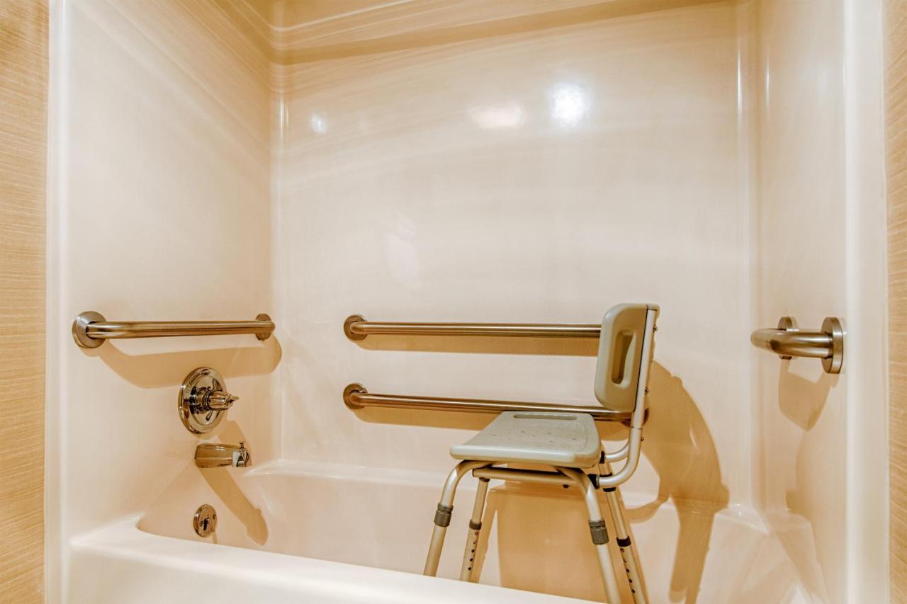 Queen Room with Two Queen Beds - Disability Access at Park Tower Inn