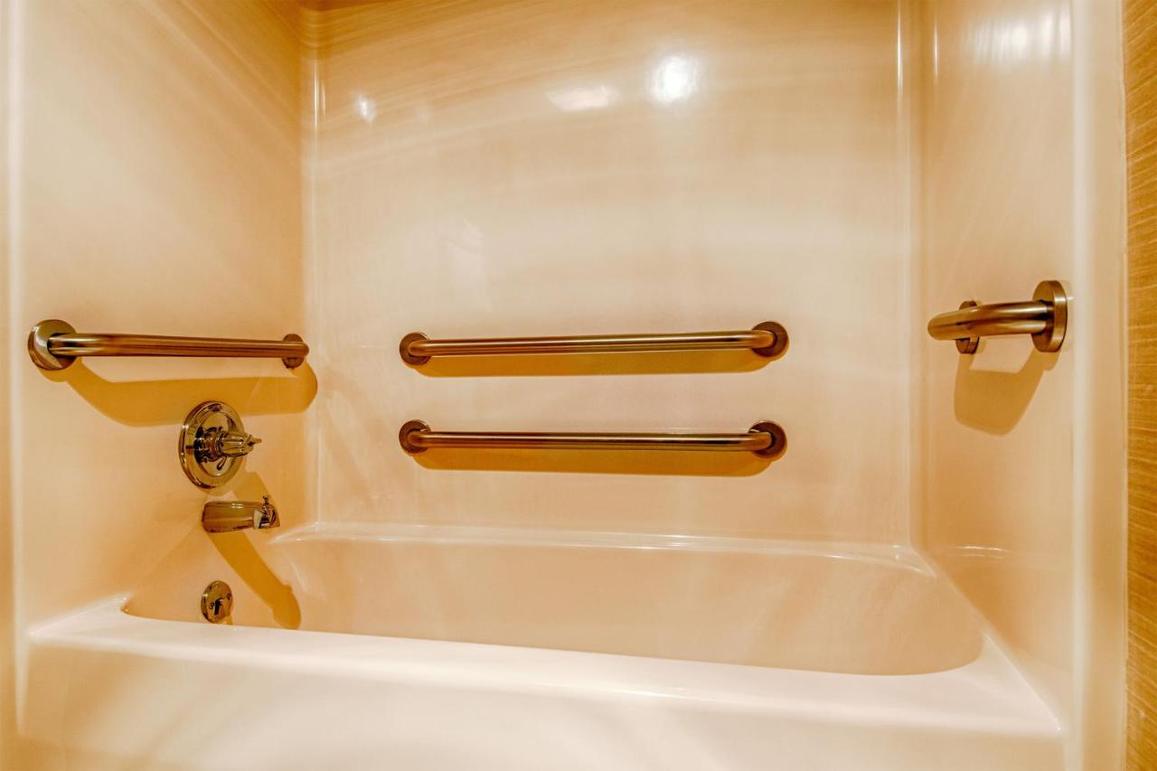 Queen Room with Two Queen Beds - Disability Access at Park Tower Inn