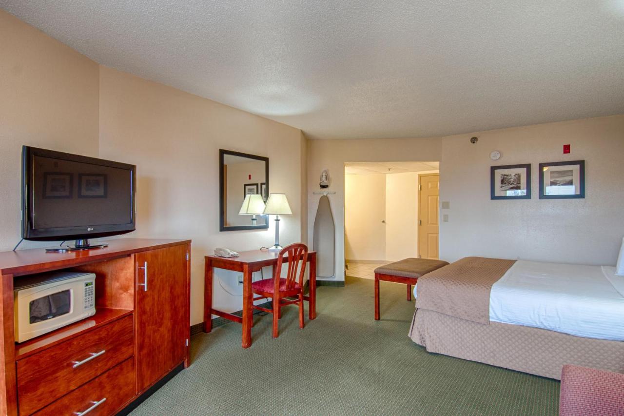 King Room at Park Tower Inn