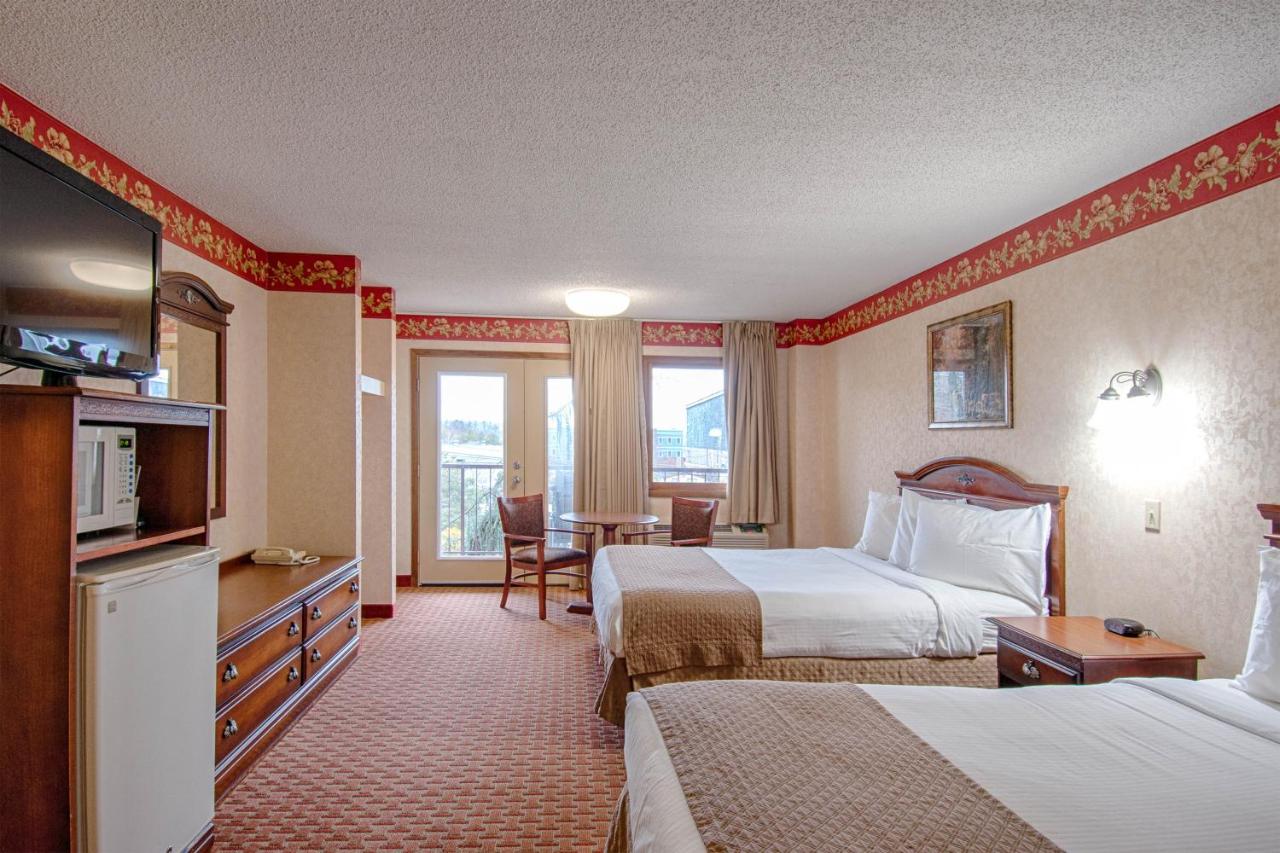 Queen Room with Two Queen Beds - Disability Access at Park Tower Inn