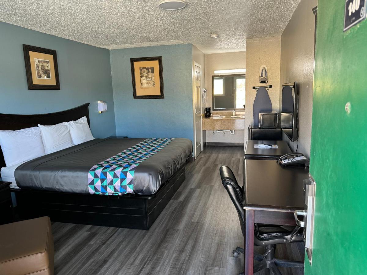 | Kansas Inn