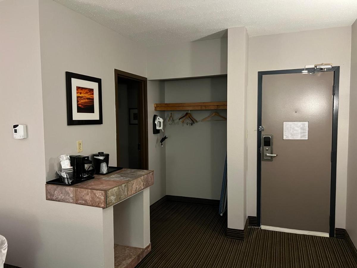 Premium Queen Room with Two Queen Beds - Non-Smoking at Country Inn & Suites By Radisson, Battle Creek, MI