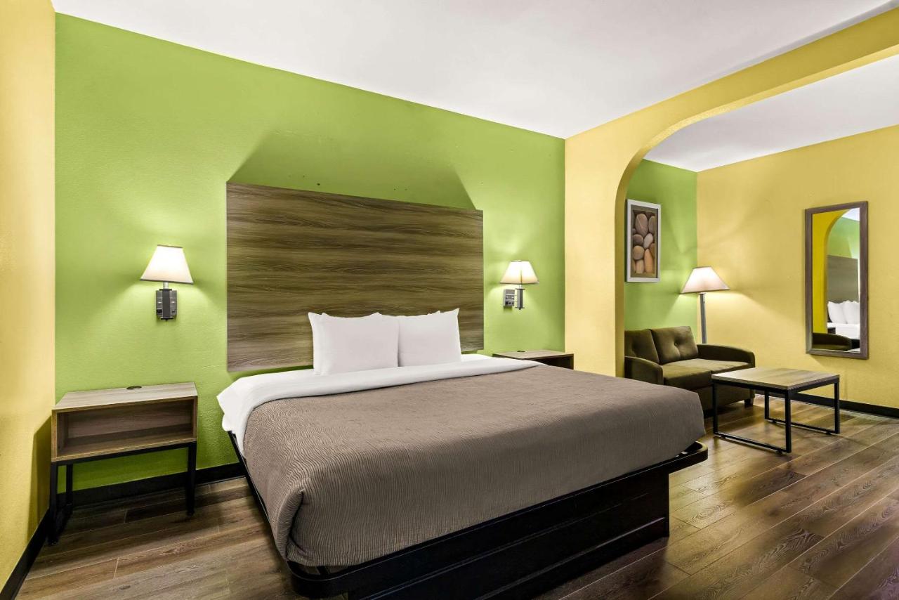  | Super 8 by Wyndham Bay City