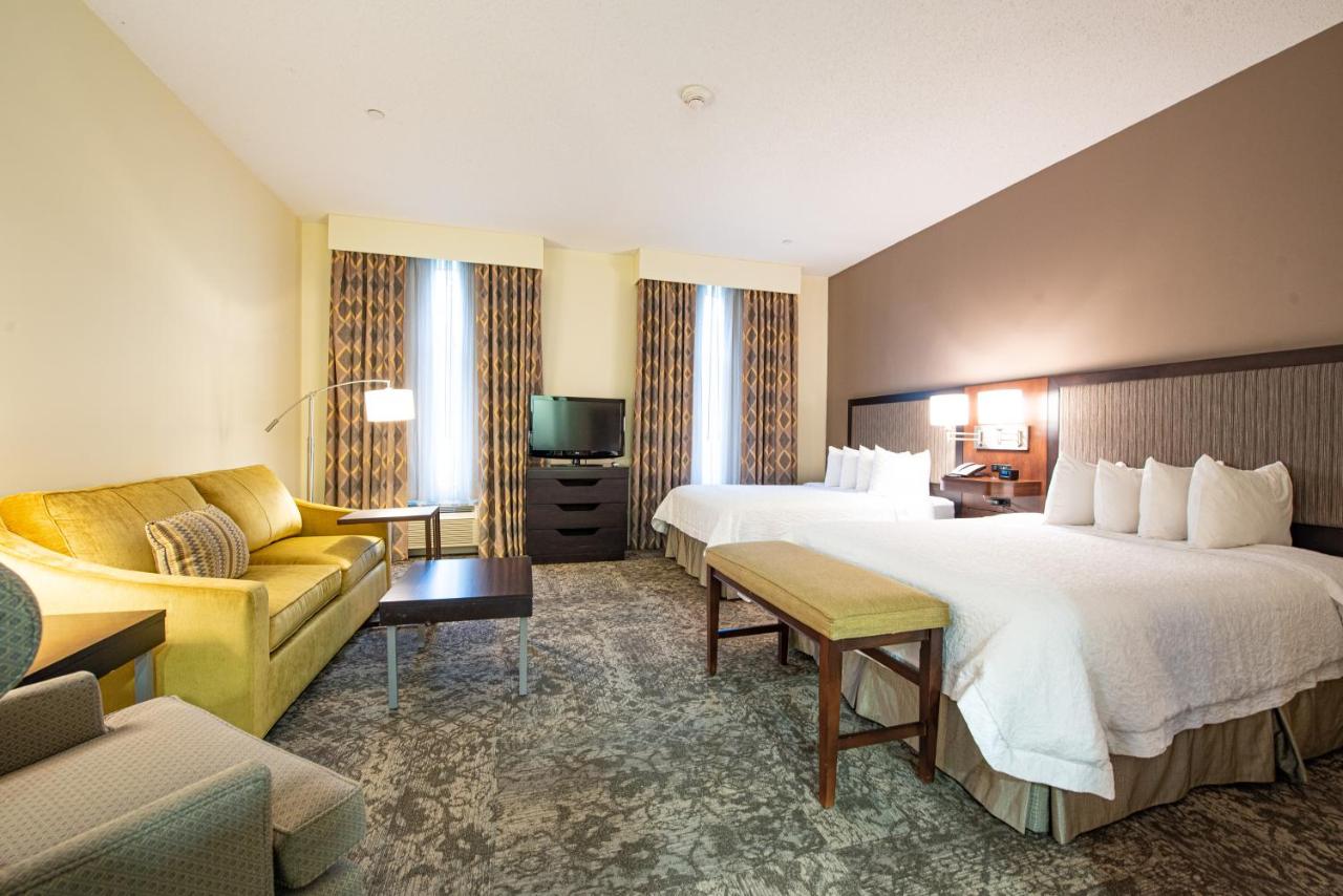 Queen Studio Suite with Sofabed at Hampton Inn & Suites Rockville Centre