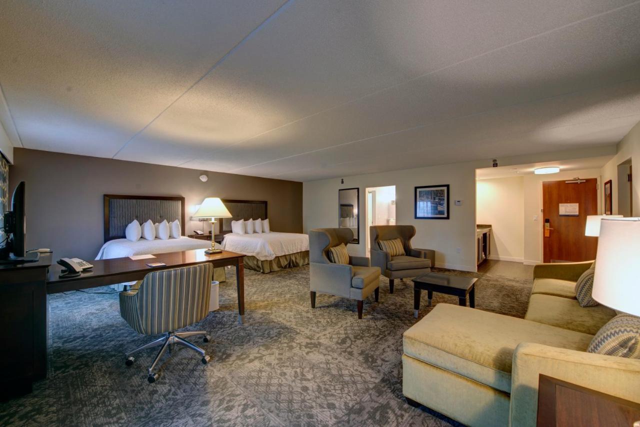 Queen Suite with Sofa Bed - Non-Smoking at Hampton Inn & Suites Rockville Centre