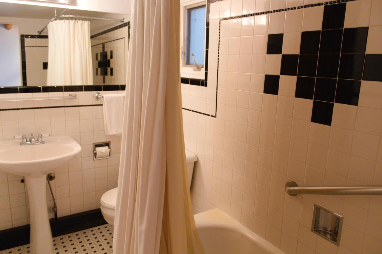 Standard Room with Two Queen Beds at El Rey Court