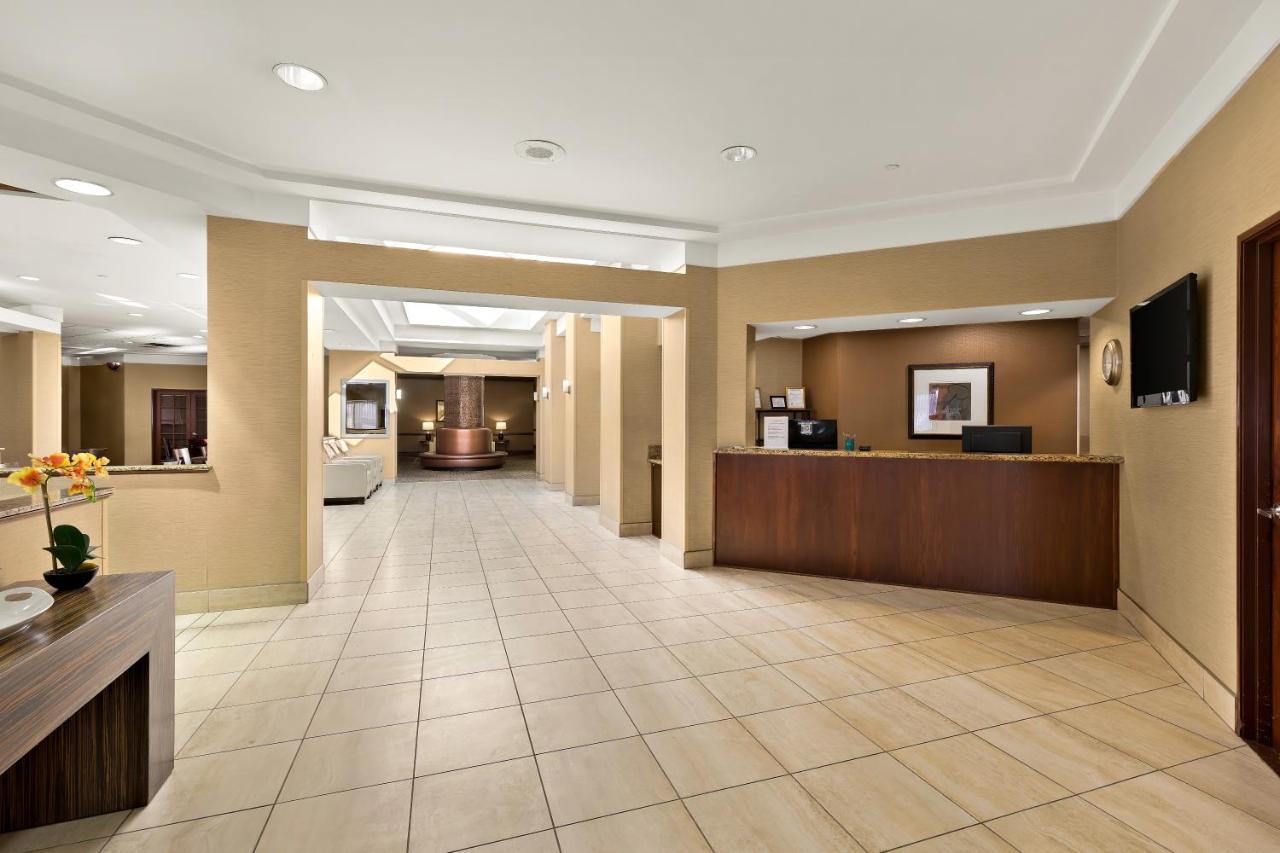 | Radisson Cleveland Airport