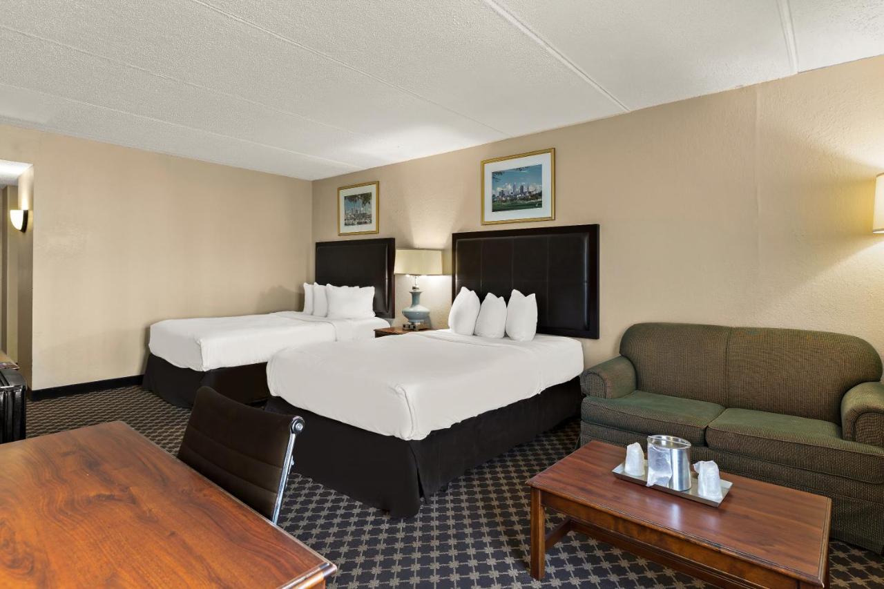 | Radisson Cleveland Airport