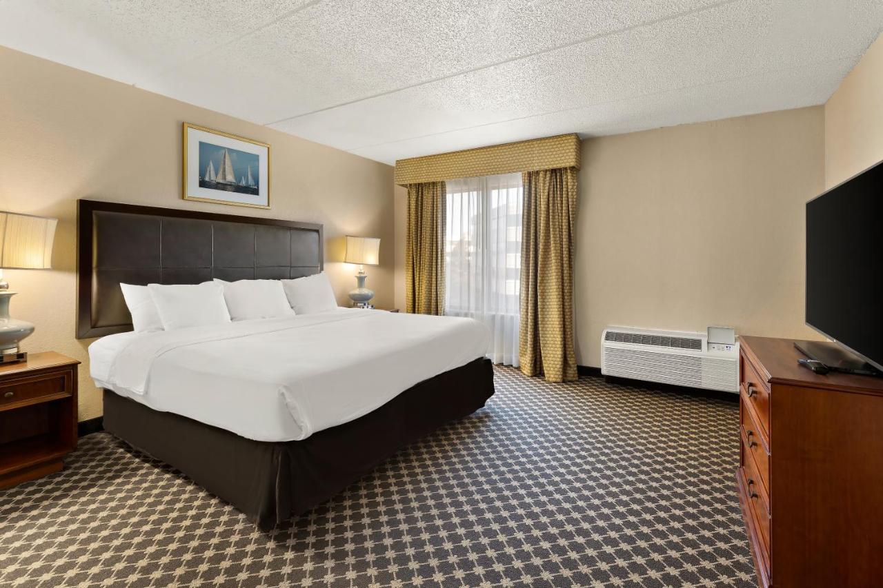 | Radisson Cleveland Airport