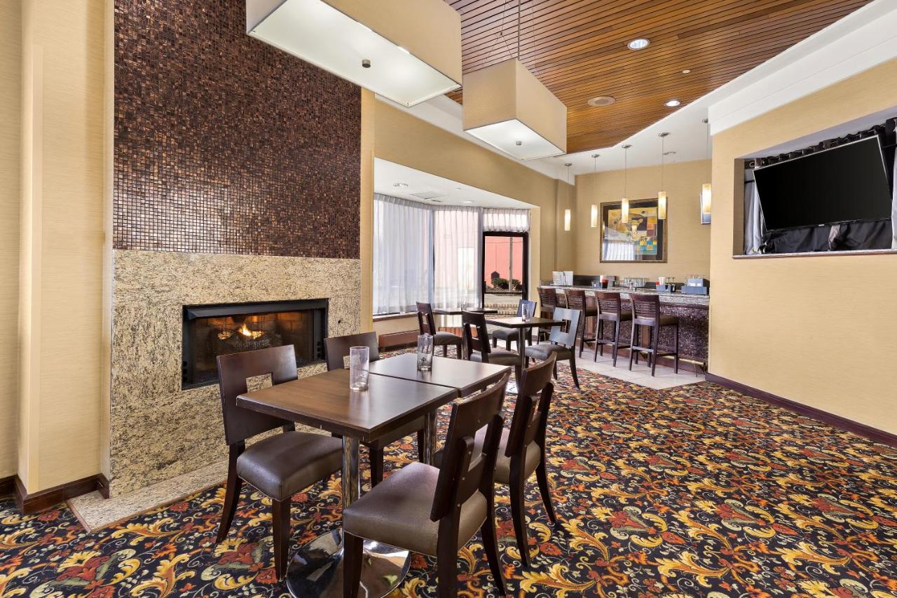  | Radisson Cleveland Airport