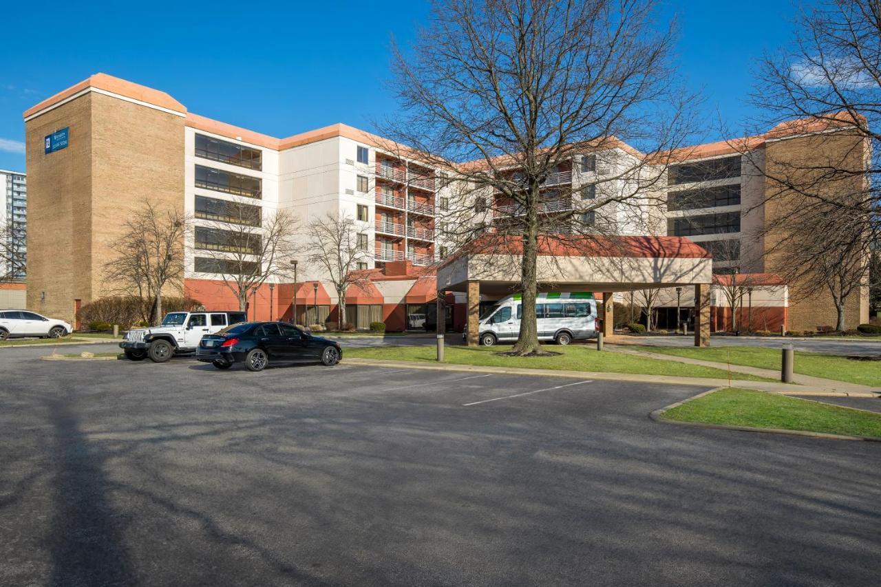 | Radisson Cleveland Airport