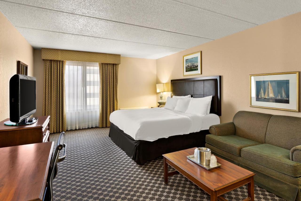 | Radisson Cleveland Airport
