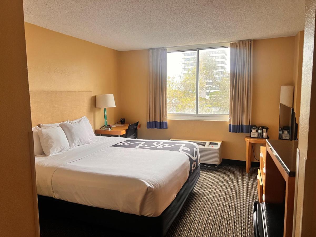 King Room - Mobility Access/Non-Smoking at La Quinta Inn & Suites by Wyndham West Palm Beach Airport