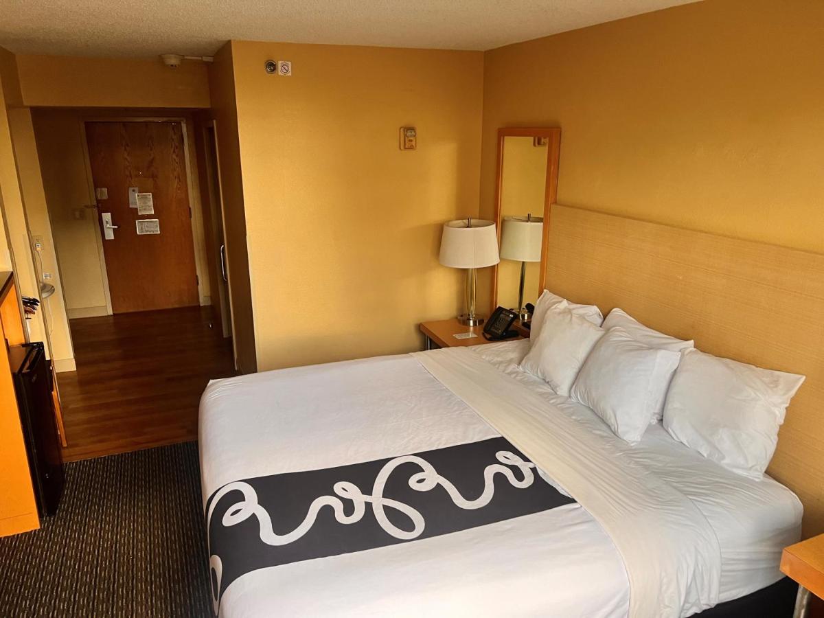 King Room - Mobility Access/Non-Smoking at La Quinta Inn & Suites by Wyndham West Palm Beach Airport