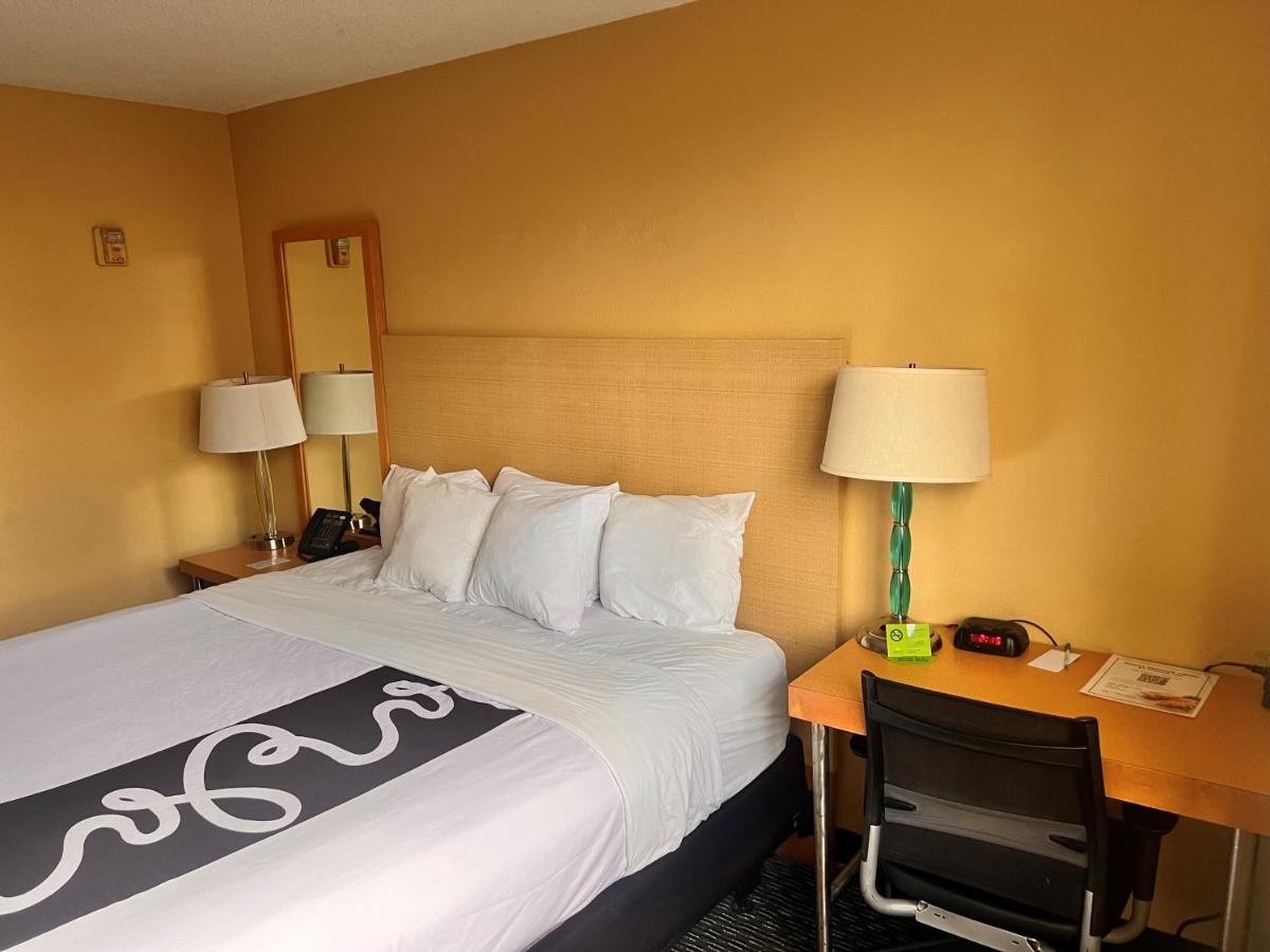 King Room - Mobility Access/Non-Smoking at La Quinta Inn & Suites by Wyndham West Palm Beach Airport