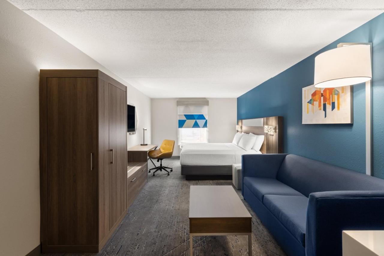 King Suite - Non-Smoking at Holiday Inn Express Hotel & Suites Danbury - I-84 by IHG
