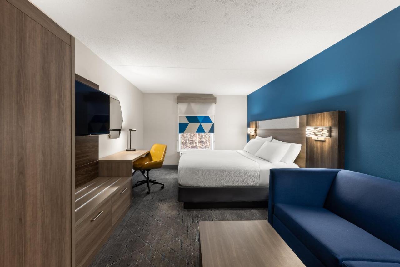 Suite - Hearing Accessible - Non-Smoking at Holiday Inn Express Hotel & Suites Danbury - I-84 by IHG
