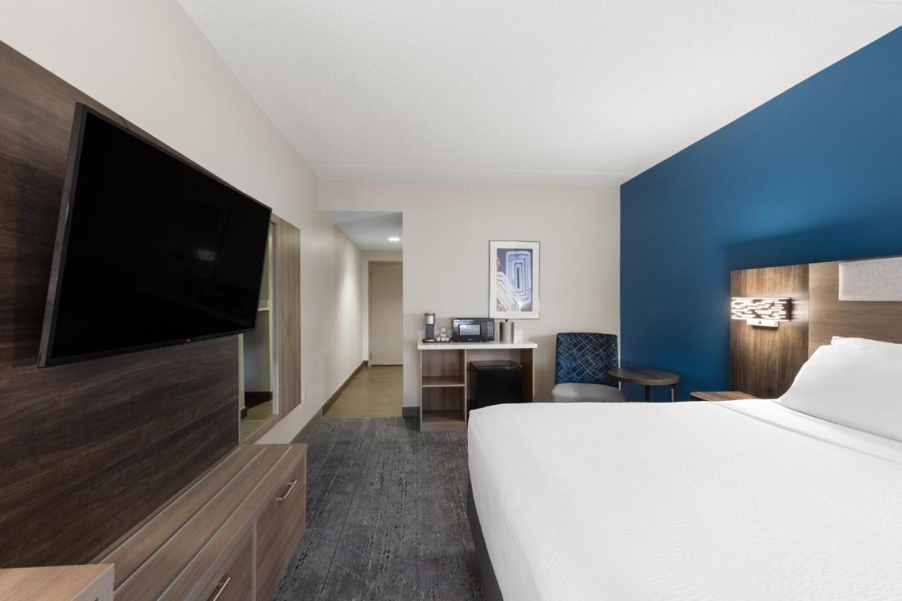 King Room with Bath Tub - Disability Access/Non-Smoking at Holiday Inn Express Hotel & Suites Danbury - I-84 by IHG