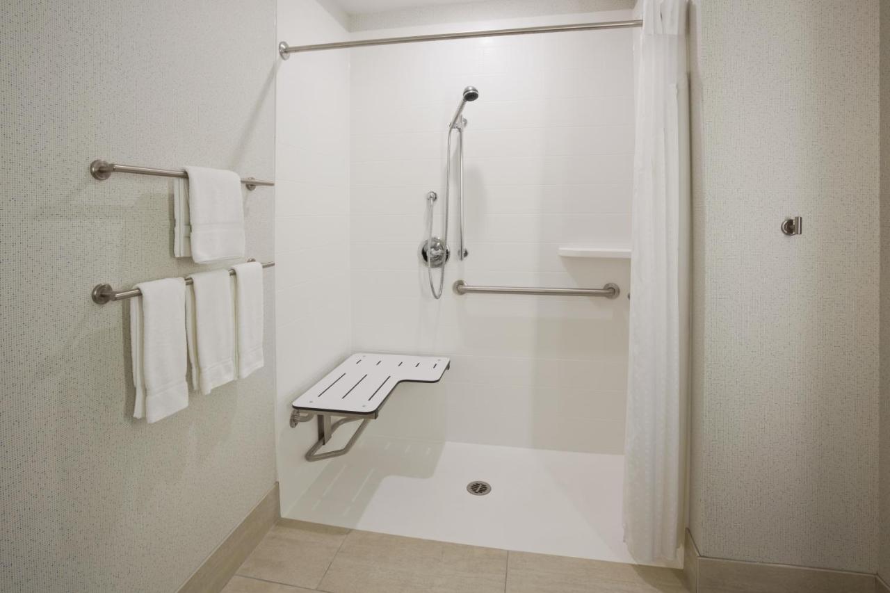  | Holiday Inn Express Hotel & Suites Minneapolis-Golden Valley, an IHG Hotel