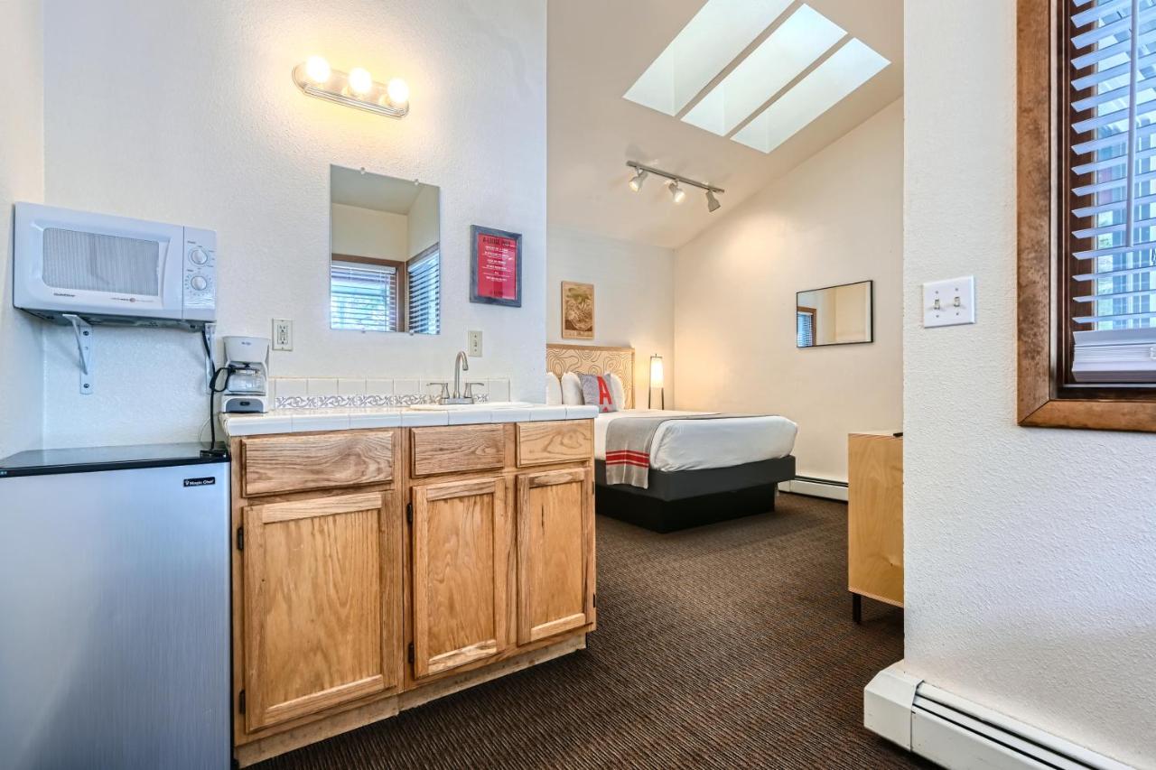 | A-Lodge Boulder