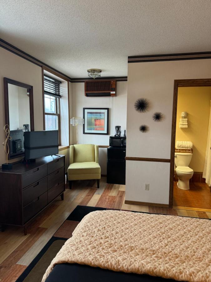 | Fenway House Hotel