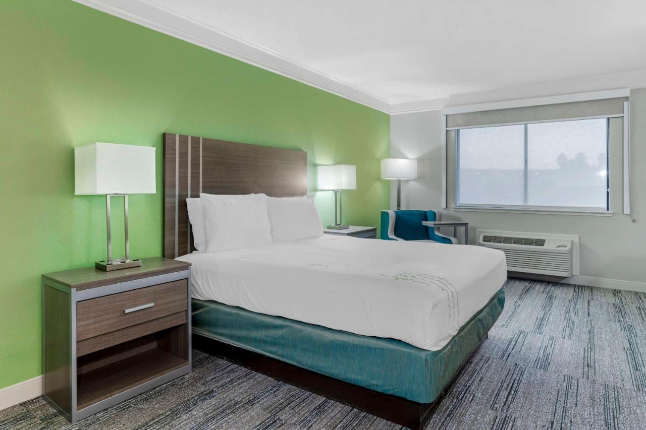 King Room with Roll-In Shower - Mobility Access/Non-Smoking at Best Western Cordelia Inn