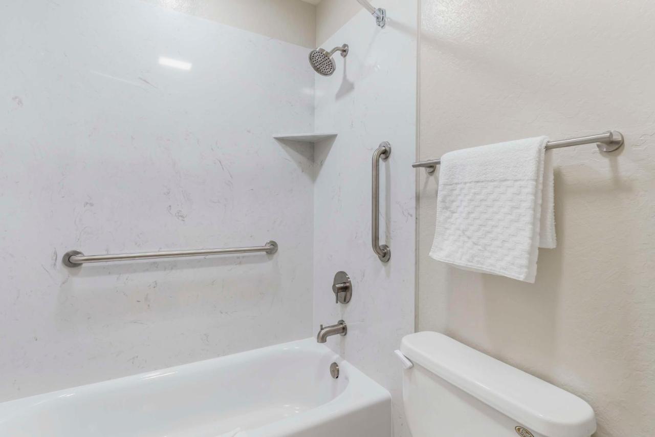 Queen Room - Non-Smoking at Best Western Cordelia Inn