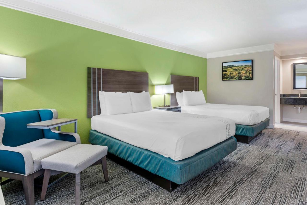 Queen Room with Two Queen Beds and Bath Tub - Mobility Access/Non-Smoking at Best Western Cordelia Inn