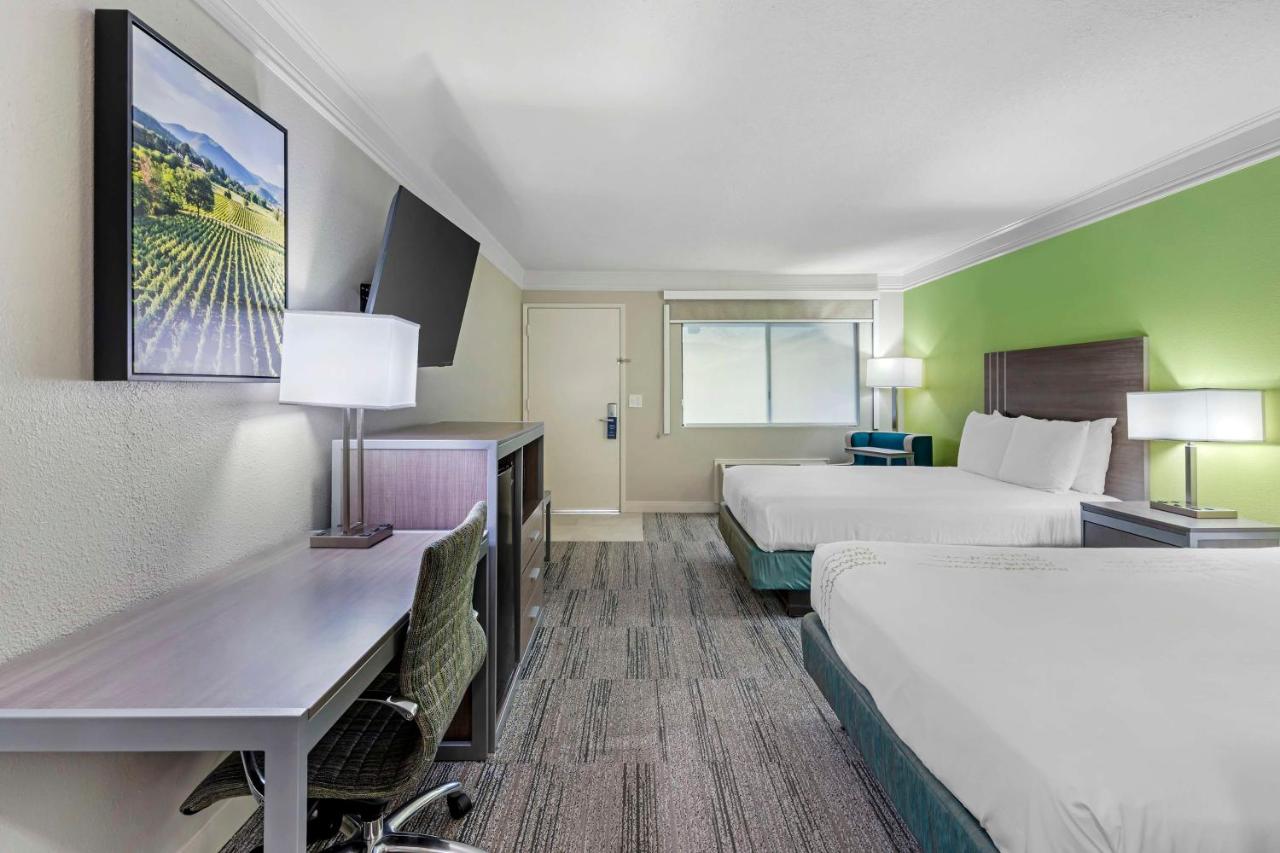 Queen Room with Two Queen Beds and Bath Tub - Mobility Access/Non-Smoking at Best Western Cordelia Inn