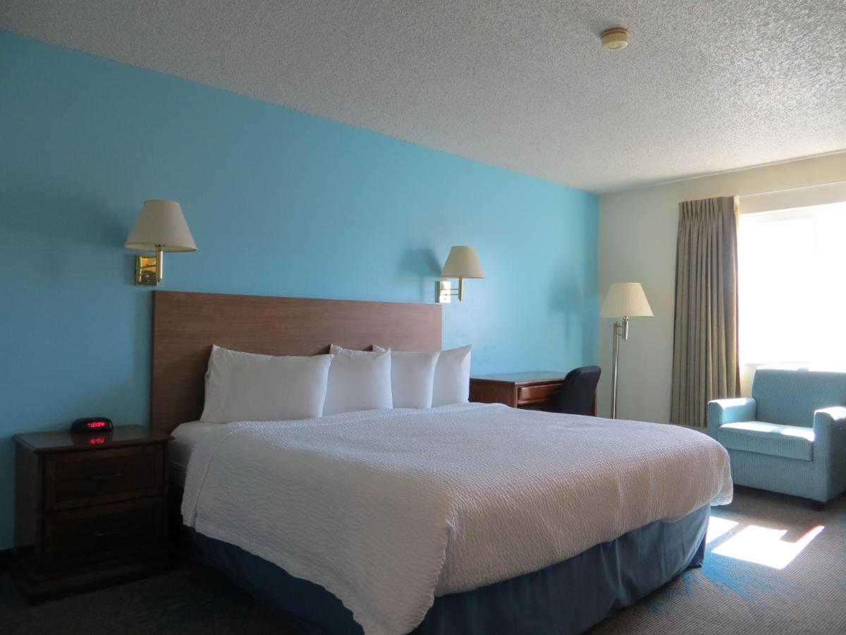 King Room - Non-Smoking at Days Inn by Wyndham Alamosa