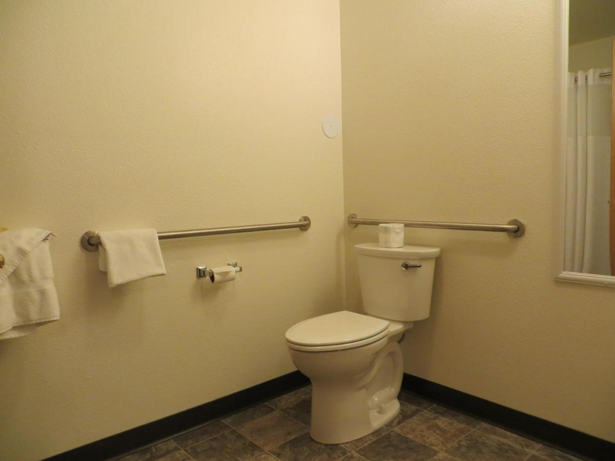 1 King Bed, Mobility/Hearing Accessible Room, Roll-In Shower at Days Inn by Wyndham Alamosa