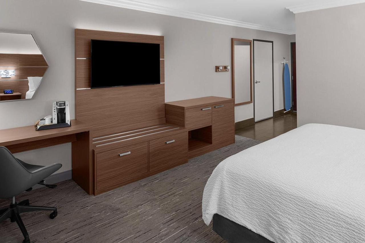 King Room - Disability Access/Non-Smoking at Holiday Inn Express Hotel & Suites Twentynine Palms by IHG