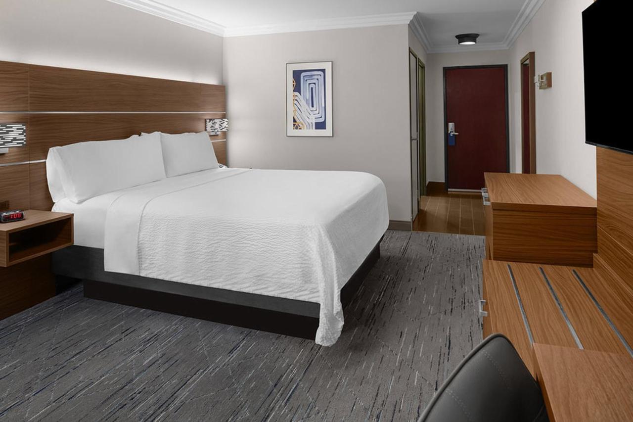 King Room - Disability Access/Non-Smoking at Holiday Inn Express Hotel & Suites Twentynine Palms by IHG