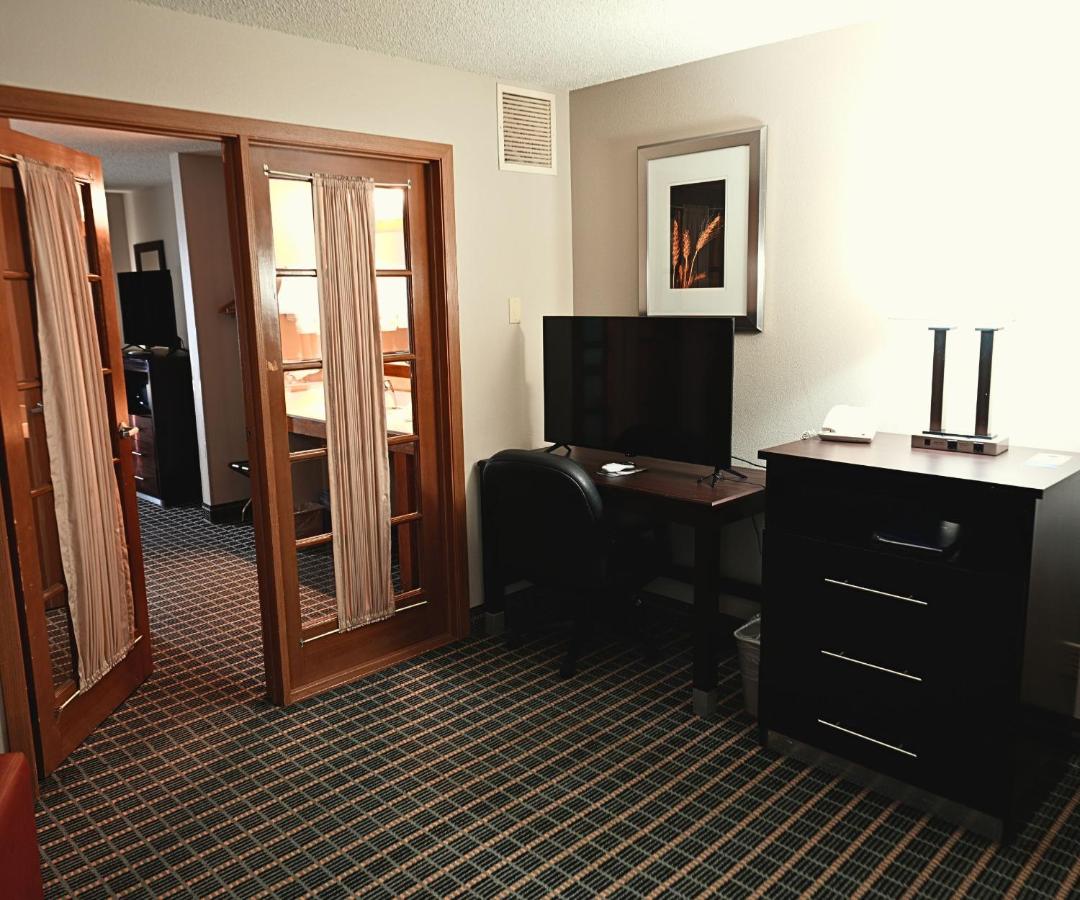 Studio King Suite - Non-Smoking at Baymont by Wyndham Marshalltown