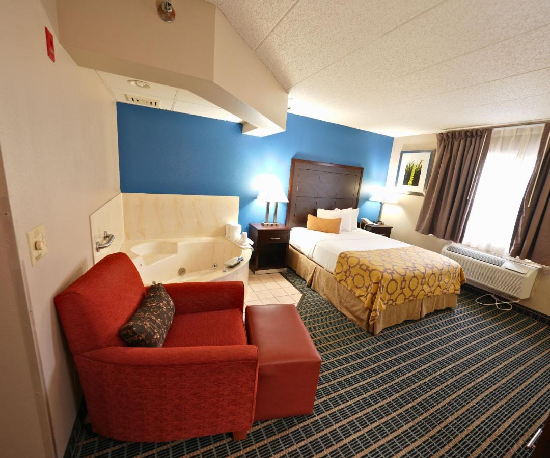 Studio Queen Suite - Non-Smoking at Baymont by Wyndham Marshalltown