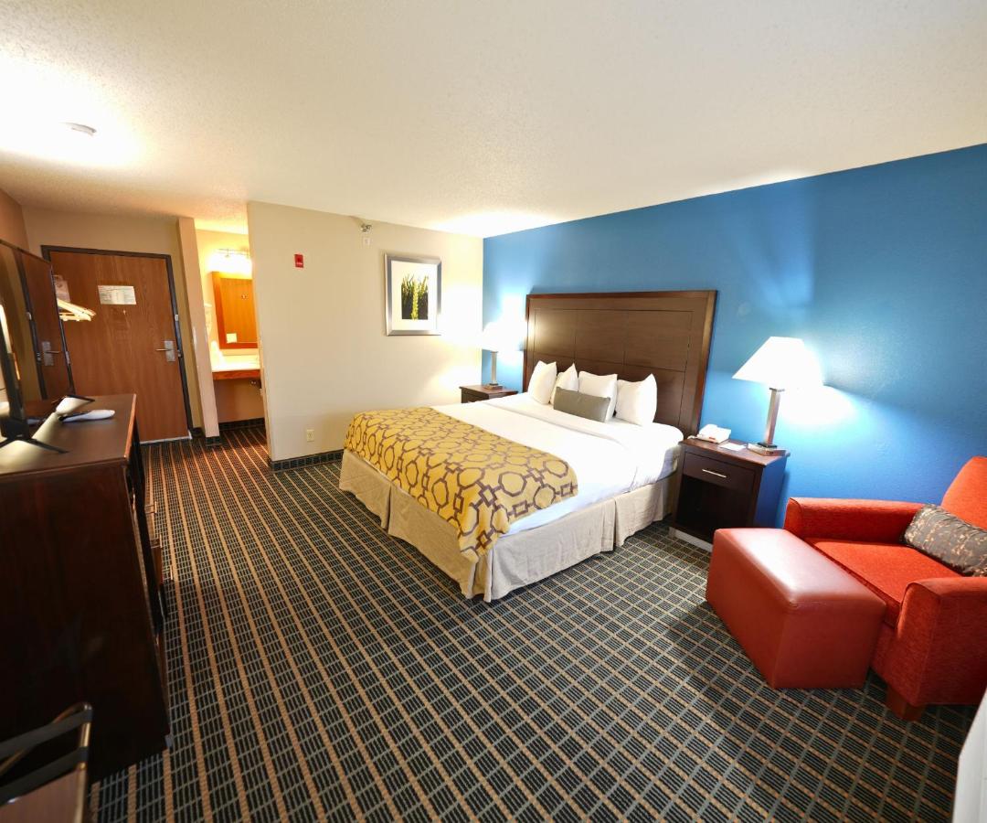 King Room - Non-Smoking at Baymont by Wyndham Marshalltown