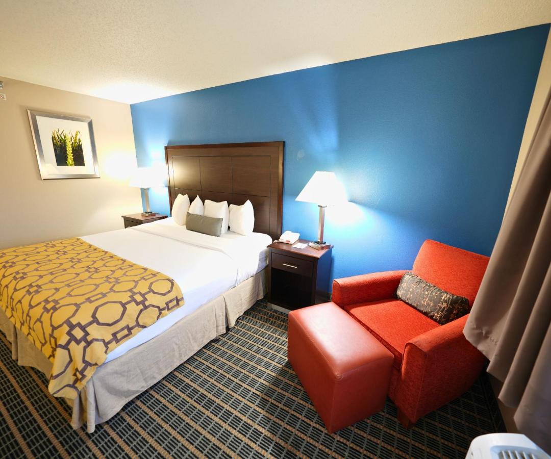 King Room - Non-Smoking at Baymont by Wyndham Marshalltown